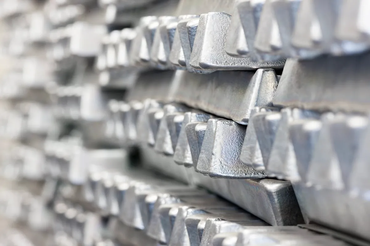 Aluminium ingots and dross for steel deoxidation